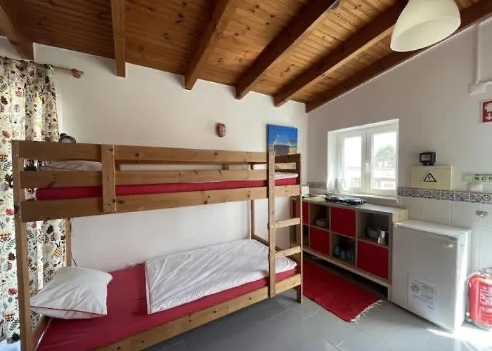 アパート Da Silva Surfcamp 7 Bettzimmer Mit Fruehstueck ロウリニャン